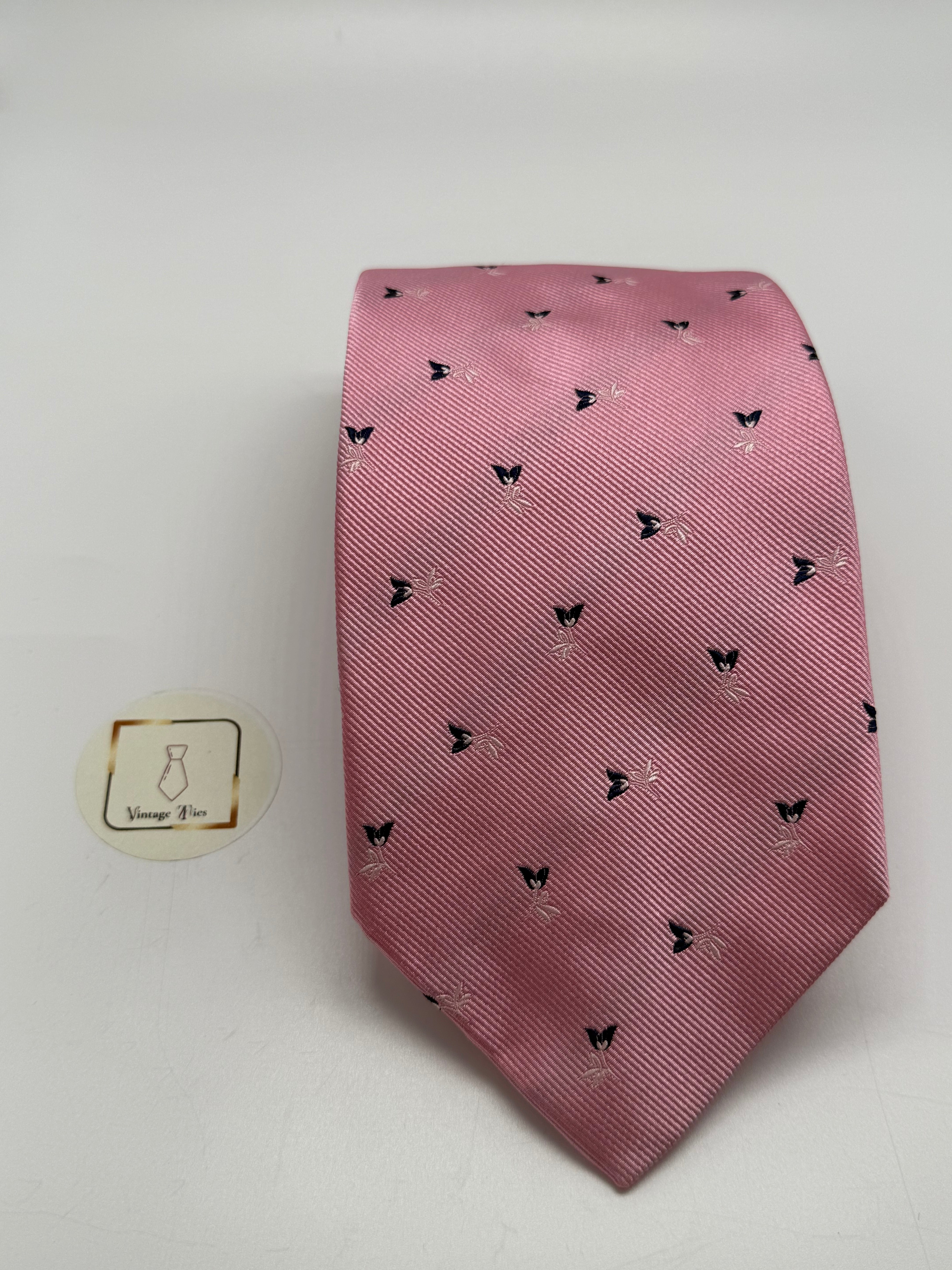 Cravatta E. Marinella Rosa con Micro Fantasia Ricamata Nero e Bianca in Seta – Made in Italy Immagine secondaria del prodotto